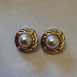 Elegant Gold and Pearl Earrings